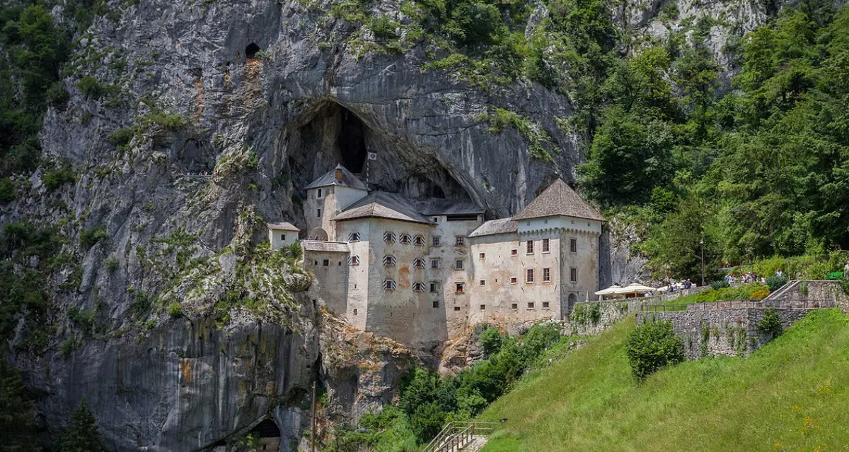 Höhlenburg Predjama | Marco Almbauer | Wikipedia | CC0